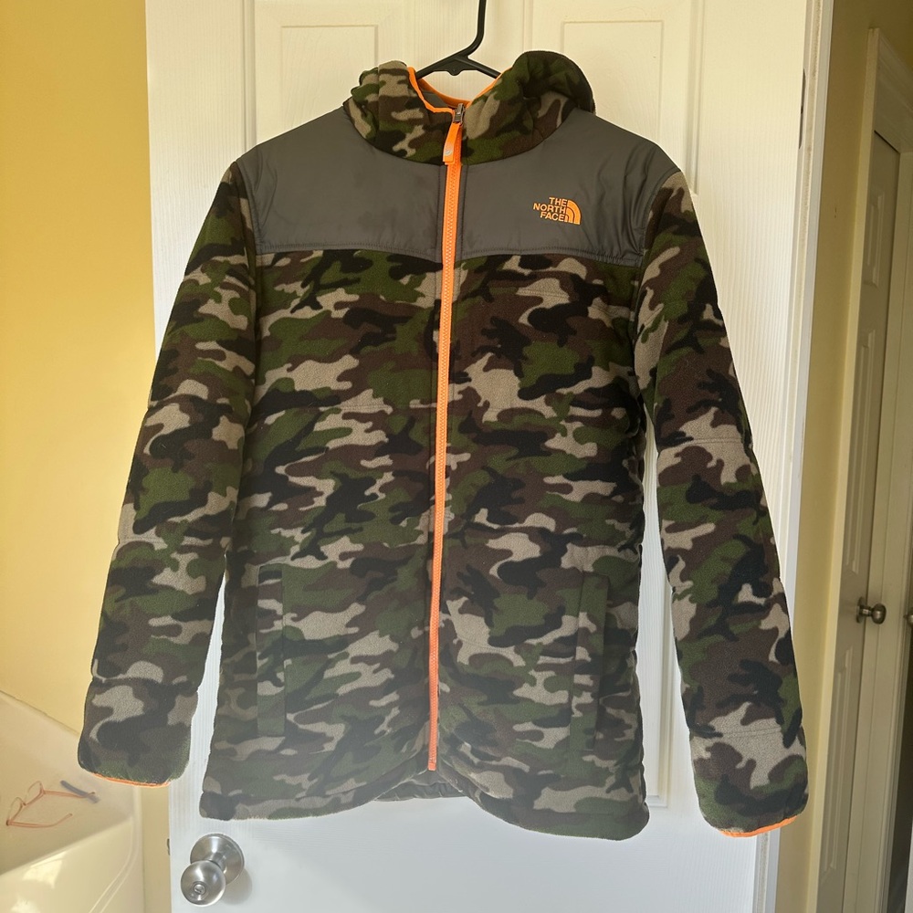 The North Face Gray and Camouflage Fleece Reversible Jacket Hood Boys XL 18/20